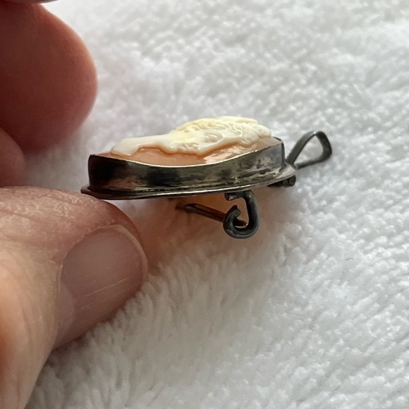 Source Unknown Cameo Brooch in Orange and White - Picture 9 of 10